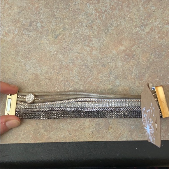 Sold!! NWT Sparkly Bracelt - Picture 4 of 6